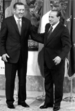 Berlusconi ile dirsek teması